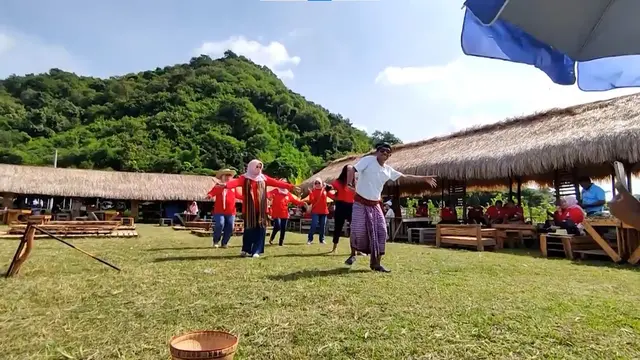 Warga Desa Kebon Ayu, Lombok Barat