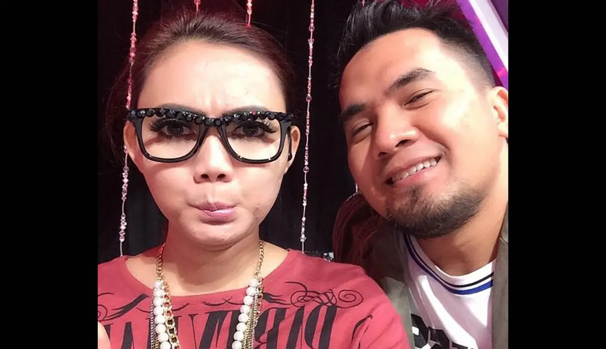 Saipul Jamil juga sempat santer dikabarkan menjalin hubungan asmara dengan artis serba bisa, Rina Nose. Kedekatan mereka memang berhembus sejak mengisi acara sebuah program dangdut. (instagram.com/saipuljamil)