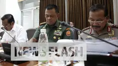  Kapolri Jenderal Polisi Badrodin Haiti menegaskan, keberadaan kaus atau berbagai atribut bergambar palu arit atau simbol-simbol lainnya yang mengarah pada Partai Komunis Indonesia (PKI) merupakan suatu bentuk pelanggaran hukum