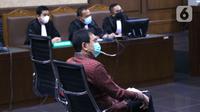 Terdakwa eks Wakil Ketua DPR RI Azis Syamsuddin menjalani sidang di Pengadilan Tipikor, Jakarta, Senin (6/12/2021). Azis menjalani sidang perdana pembacaan surat dakwaan JPU KPK terkait dugaan suap pengurusan perkara yang sedang ditangani KPK di Lampung Tengah. (Liputan6.com/Angga Yuniar)
