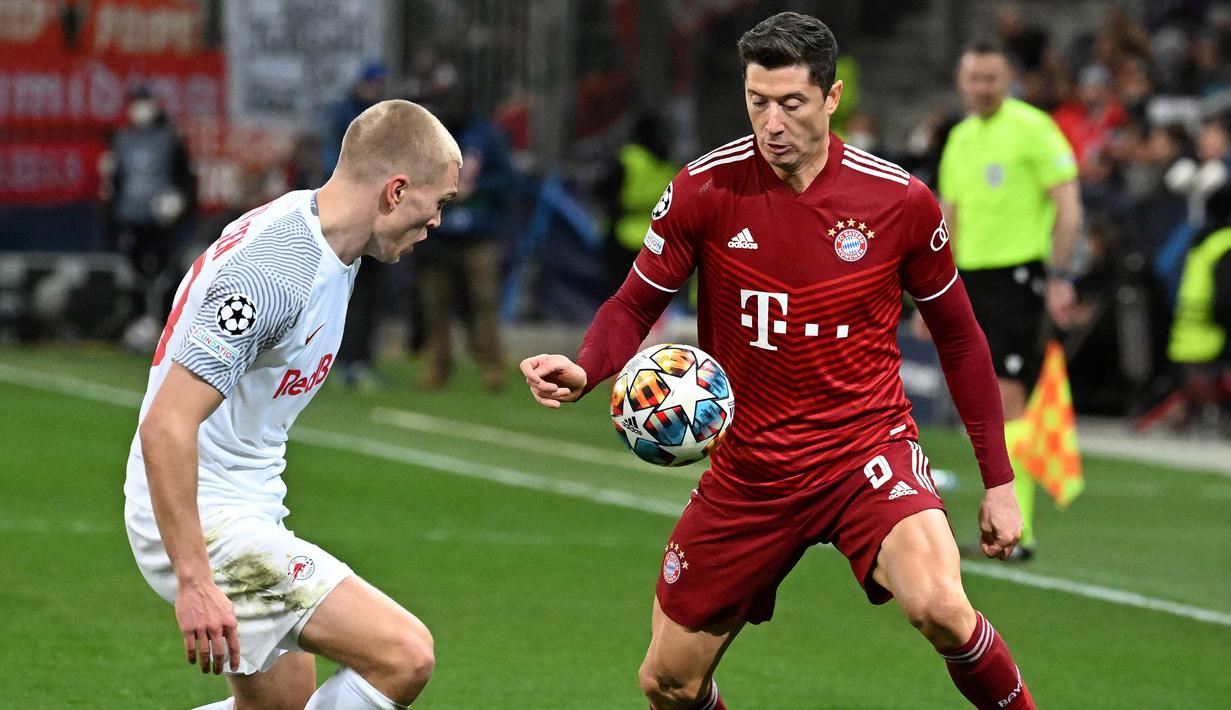 Bayern Munchen berhasil mengambil alih dominasi saat laga memasuki menit ke-70. Dengan perlahan, Lewandowski dan kolega berhasil menemukan celah kelemahan benteng RB Salzburg. (AFP/Barbara Gindl)