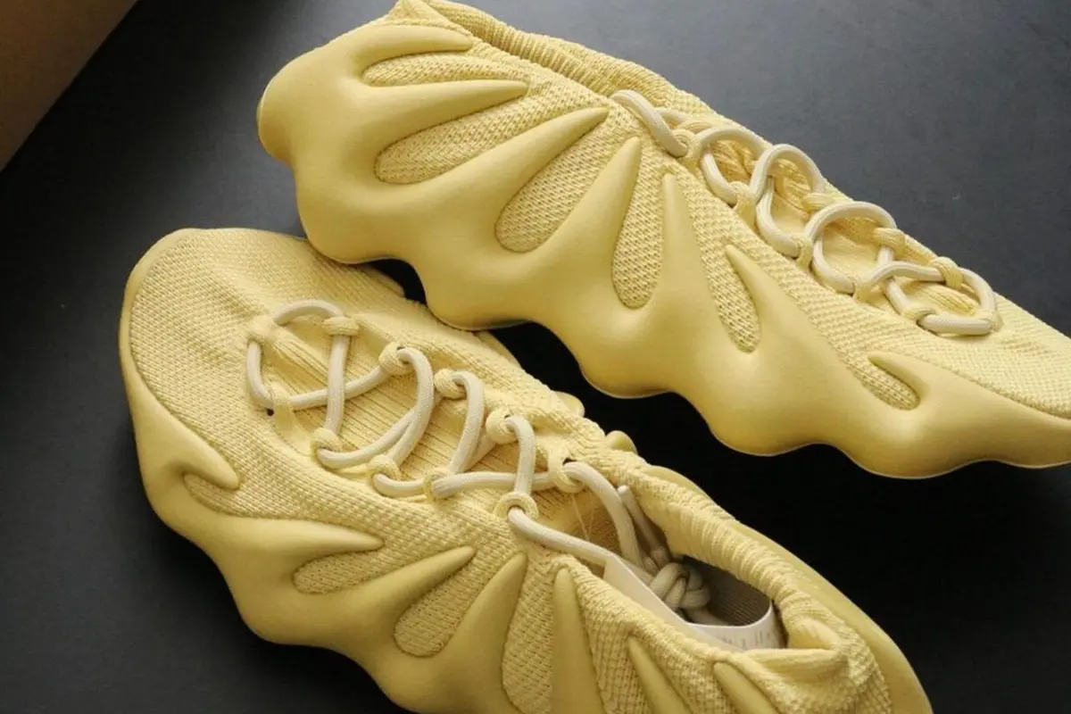 Penampakan Sneaker Yeezy Terbaru yang Dibilang Mirip Pangsit, Semirip Apa?