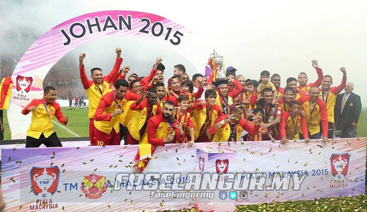 Ini adalah gelar pertama Andik Vermansah bersama Selangor FA, Sabtu (12/12/2015). (Instagram/Faselangor.my)