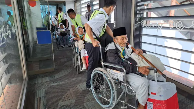 Jemaah Haji Lansia Beribadah ke Tanah Suci Makkah