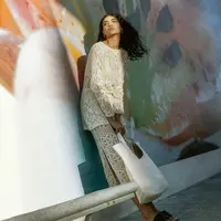 Intip Koleksi Spring/Summer 2022 dari H&amp;M yang terbuat dari bahan daur ulang, credit: H&amp;M