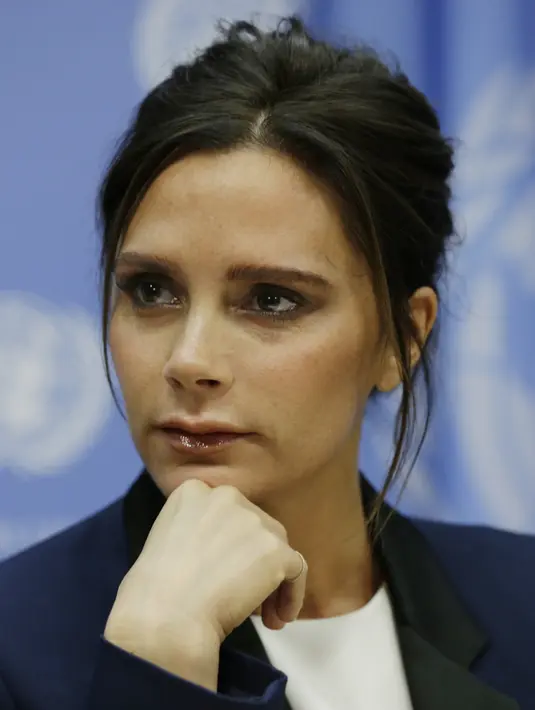 Ekspresi Victoria Beckham yang fokus ketika ditunjuk menjadi pembicara di sebuah preskon UNAIDS New York, Amerika Serikat (25/9/2014). (Bintang/EPA)