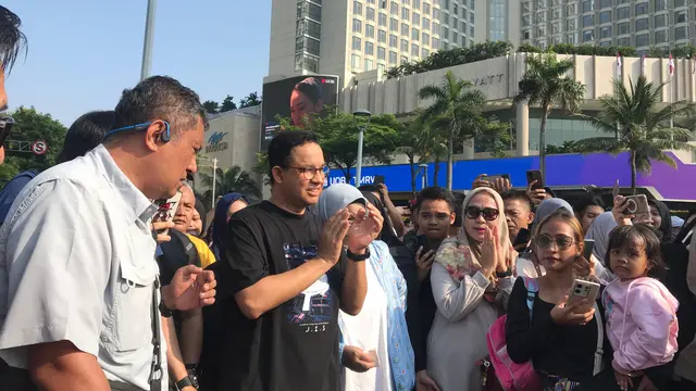 Mantan Gubernur DKI Jakarta Anies Baswedan bertemu dengan politikus Golkar Jusuf Hamka saat di kegiatan CFD Jakarta, Minggu (4/8/2024).
