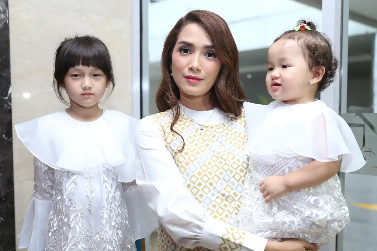 [Bintang] Ussy Sulistiwaty