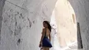 Akhir Juli lalu, Niki mengunggah foto dan menyertakan keterangan tempat bahwa dirinya sedang berada di Yunani. Di foto ini, Niki terlihat begitu seksi, ia memakai mini dress berwarna biru dan memperlihatkan punggungnya. (Instagram/nikitawillyofficial94)