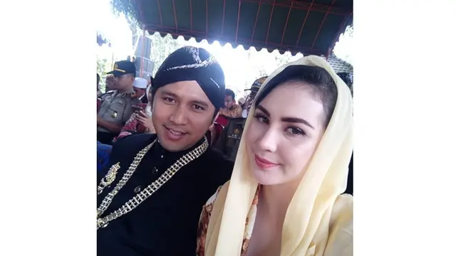 7 Potret Kebersamaan Arumi Bachsin dan Emil Dardak, Kompak Banget