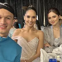 Adu Gaya Syifa Hadju dan Cinta Laura Menghadiri Kondangan, credit: Instagram (@claurakiehl)