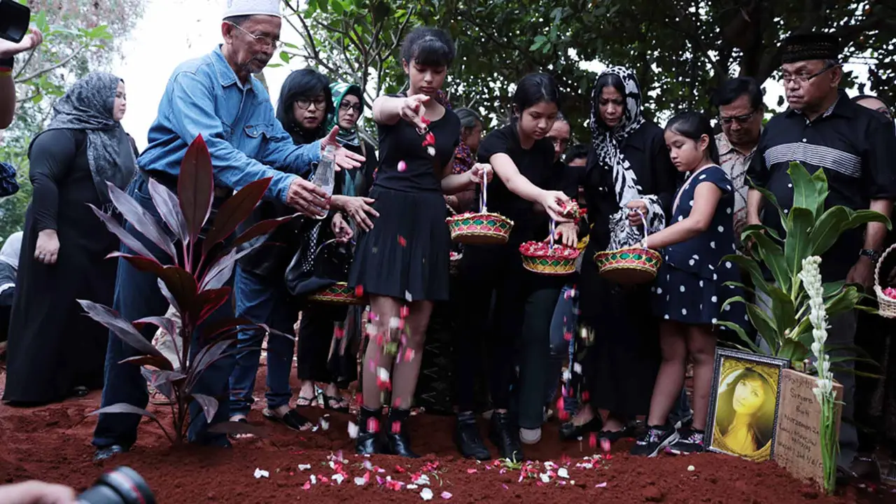 [Bintang] Pemakaman Yana Zein
