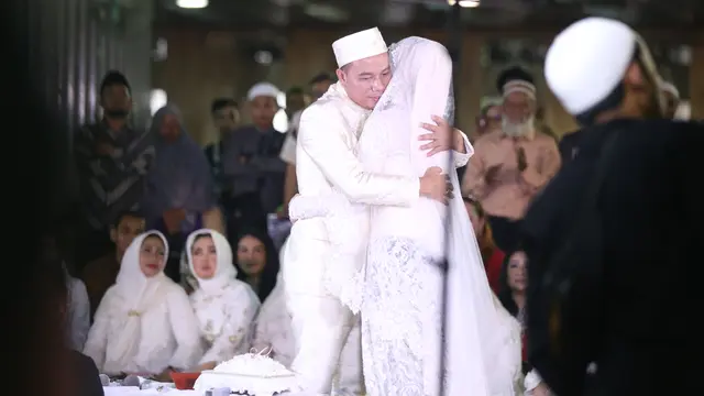 [Bintang] Vicky Prasetyo dan Angel Lelga