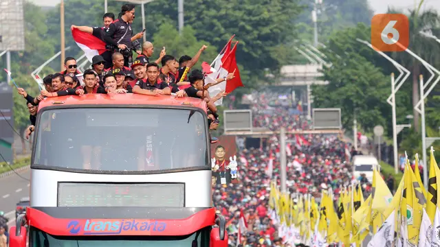 Foto: Pemandangan Menakjubkan! Begini Jadinya Ketika Bus Timnas Indonesia U-22 saat Melewati Ikon Kota Jakarta saat Kira87uara