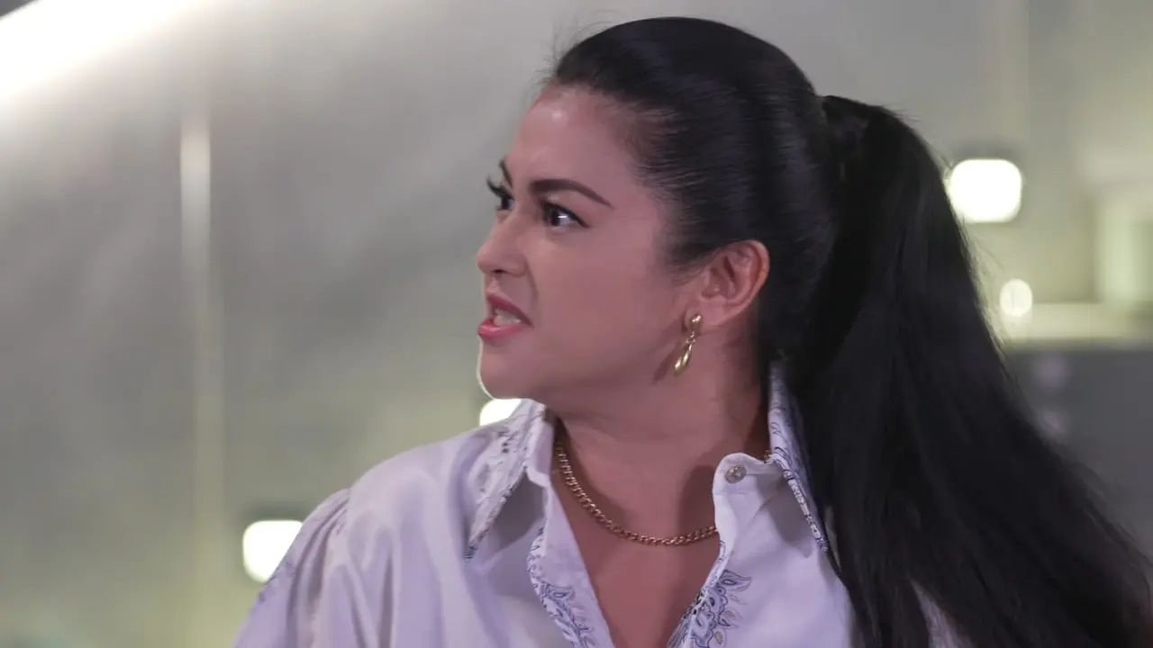 Di Antara Dua Cinta