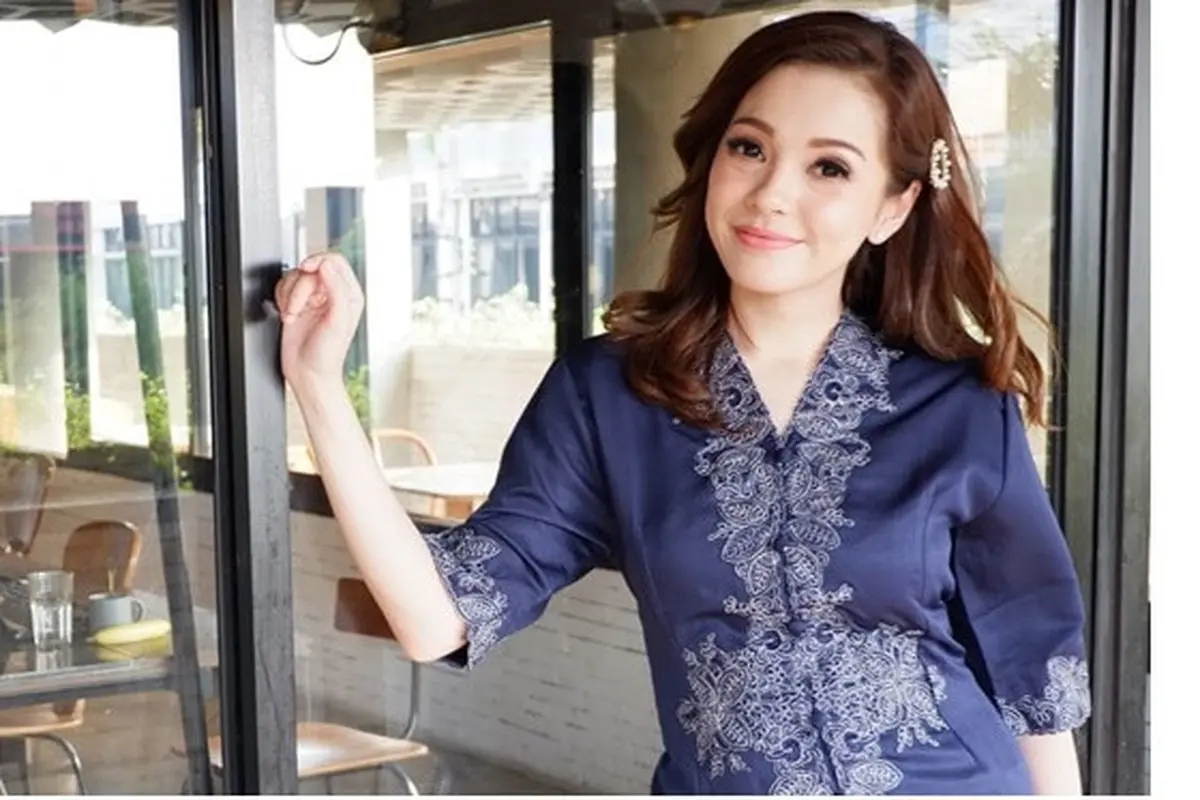 Sudah Punya Tiga Anak, Ini 7 Pesona Maya Septha Bak ABG