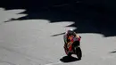 Pebalap Repsol Honda, Marc Marquez, saat beraksi dalam tes MotoGP di Sirkuit Sepang, Malaysia, (1/2/2016). (AFP/Manan Vatsyayana)