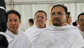 Menag Yaqut Cholil Qoumas saat meninjau Klinik Kesehatan Haji Indonesia (KKHI) di Arafah. Menag ingin musim haji tahun depan, istitha'ah kesehatan menjadi syarat utama pelunasan Bipih. (FOTO: MCH PPIH ARAB SAUDI 2023)