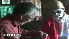 Pasalnya TPS tersebut, ditempatkan ditengah pemakaman umum dan didekor bertema hantu.