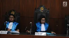 Hakim Ketua Oenoen Pratiwi membuka sidang dugaan kasus intervensi terkait 250 motor BMW saat Asian Games 2018 di PTUN Jakarta, Rabu (16/1). Sidang beragendakan kesimpulan dan akan diputiskan pada tanggal 30 Januari 2019. (Liputan6.com/Herman Zakharia)