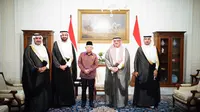 Wakil Presiden Ma'ruf Amin menerima kunjungan Menteri Urusan Haji dan Umrah Arab Saudi Tawfiq Fawzan Muhammed Alrabiah, di Istana Wakil Presiden, Rabu (26/10/2022). (Dok. Setwapres)