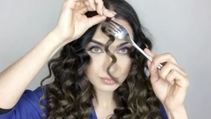 Rambut Keriting Sempurna dengan Bantuan Garpu, Kok Bisa?