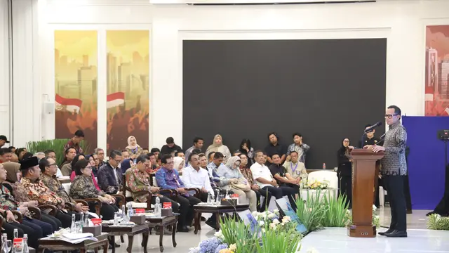 Wakil Menteri Dalam Negeri (Wamendagri) Bima Arya Sugiarto saat menjadi pembicara kunci dan memberikan arahan dalam Rakorbangpus dalam rangka penyusunan RKP Tahun 2027.