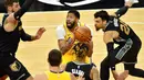 Pebasket Los Angeles Lakers, Anthony Davis, saat melawan Memphis Grizzlies pada laga NBA, Rabu (6/1/2021). LA Lakers menang tipis 94-92 atas Grizzlies. (AP Photo/Brandon Dill)