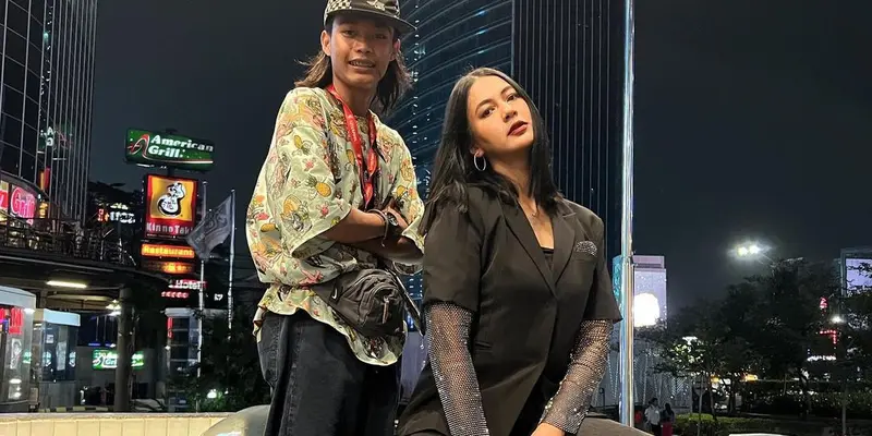 Pose-Pose Paula Verhoeven Bareng Bonge di Citayam Fashion Week