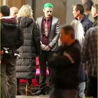 Kostum lengkap Joker (Jared Leto). Foto: via justjared.com