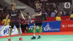 Pebulutangkis Indonesia, Kevin Sanjaya Sukamulio/Marcus Fernaldi Gideon saat melawan He Ji Ting/Tan Qiang (China) pada babak kedua ganda putra Indonesia Masters 2020 di Istora GBK, Jakarta, Kamis (16/1/2020). Kevin/Markus unggul 21-19 21-13. (Liputan6.com/Helmi Fithriansyah)