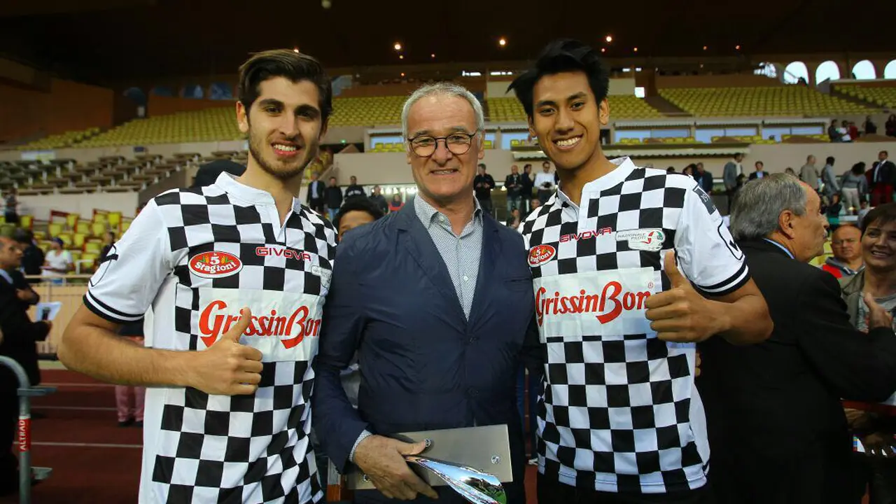 Sean Gelael (kanan) dan Claudio Ranieri (tengah)