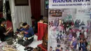 Warga binaan membuat kerajinan tangan saat acara Indonesian Prison Art Festival (IPAFest) 2018 di Taman Ismail Marzuki, Jakarta, Senin (23/4). Festival ini berlangsung mulai 23 hingga 24 April 2018. (Merdeka.com/Iqbal S Nugroho)