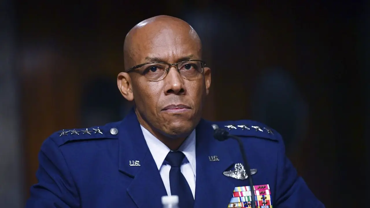 Charles Brown Jr adalah seorang jenderal keturunan Afrika-Amerika pertama yang terpilih sebagai Kepala Staf Angkatan Udara AS (Photo Credit: Kevin Dietsch/Pool via AP, File)