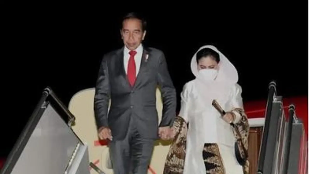 Iriana Berkebaya Putih dan Sandal Hermes Saat Dampingi Jokowi ke Kamboja