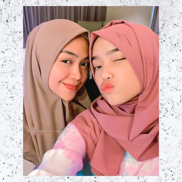 6 Potret Fuji Adik Bibi Ardiansyah Bareng Ria Ricis, Penampilan Hijabnya Tuai Pujian