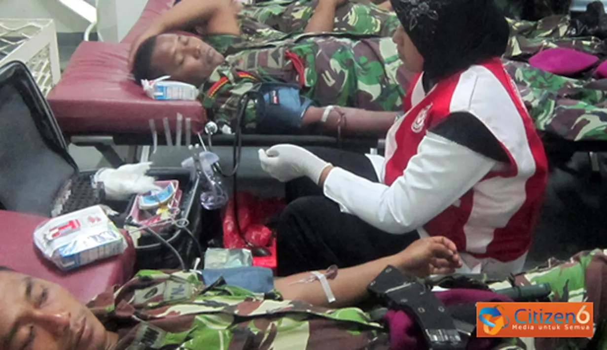 Citizen6, Surabaya: Keikutsertaan Korps Marinir dalam kegiatan donor darah ini merupakan bentuk kepedulian dan peran serta Korps Marinir dalam peringatan hari Armada. (Pengirim: Budi Abdillah)