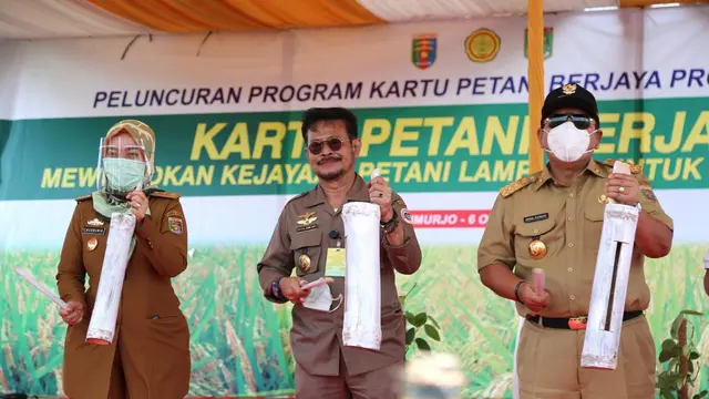 Menteri Pertanian Syahrul Yasin Limpo meluncurkan Kartu Petani Berjaya (KPB) di Desa Tempuran, Kecamatan Trimurjo, Kabupaten Lampung Tengah, Selasa (6/10/2020).