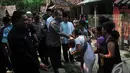 Menteri Desa Pembangunan Daerah Tertinggal dan Transmigrasi Marwan Jafar berjanji untuk segera memperbaiki jembatan gantung yang ada di Lebak-Banten. Foto diambil pada Selasa (5/11/2014) (Liputan6.com/Johan Tallo)