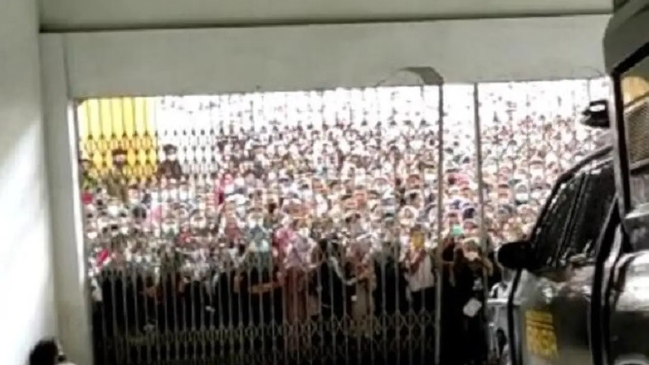 Video Viral Kerumunan Vaksin