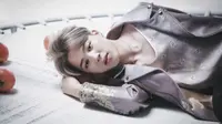 Dapat Libur Panjang, Jimin BTS Pilih Rebahan dan Main HP