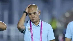 Pelatih Timnas Indonesia U-17, Kurniawan Dwi Yulianto saat laga Grup A Piala AFF U-17 2026 melawan Vietnam di Stadion Gelora Delta Sidoarjo, Sidoarjo, Jawa Timur, Minggu (19/04/2026). (Bola.com/M Iqbal Ichsan)