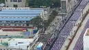 Ribuan peserta mengikuti pemecahan Guinness World Record tari Poco-poco di sepanjang Jalan MH Thamrin-Sudirman, Jakarta, Minggu (5/8). Presiden Jokowi dan Ibu Negara Iriana turut mengikuti acara ini bersama peserta. (Liputan6.com/Pool/Biro Pers Setpress)