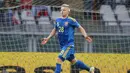 Oleksandr Zinchenko adalah produk Akademi Shakhtar yang sekarang bermain di Liga Rusia bersama FC Ufa. Zinchenko menjadi pencetak gol termuda Ukraina melewati Andriy Shevchenko. (AFP/Marco Bertorello)