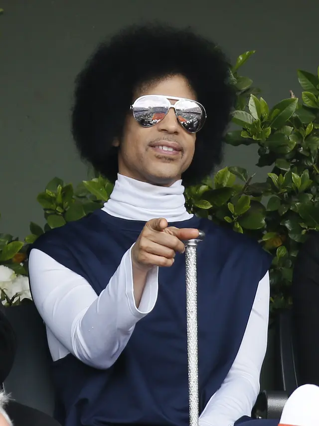 [Bintang] Sebelum Meninggal, Prince Dirawat Selama Enam Hari karena Overdosis