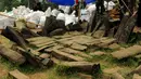 Di puncak situs megalitikum Gunung Padang di Kampung Cimanggu, Cianjur, Jawa Barat, bisa ditemui bebatuan yang menyerupai bentuk singgasana, (20/9/2014). (Liputan6.com/Helmi Fithriansyah)