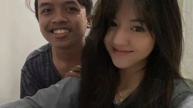 6 Editan Foto Pria Bareng Brand Ambassador E-Sport Ini Halu, Kocak