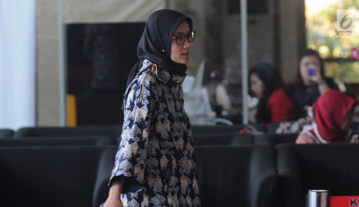 Bupati Lebak Iti Octavia Jayabaya saat mendatangi Gedung KPK di Jakarta, Kamis (15/11). Konsultasi pencegahan yang dilakukan Iti karena maraknya kepala daerah yang terjaring operasi tangkap tangan (OTT). (Merdeka.com/Dwi Narwoko)