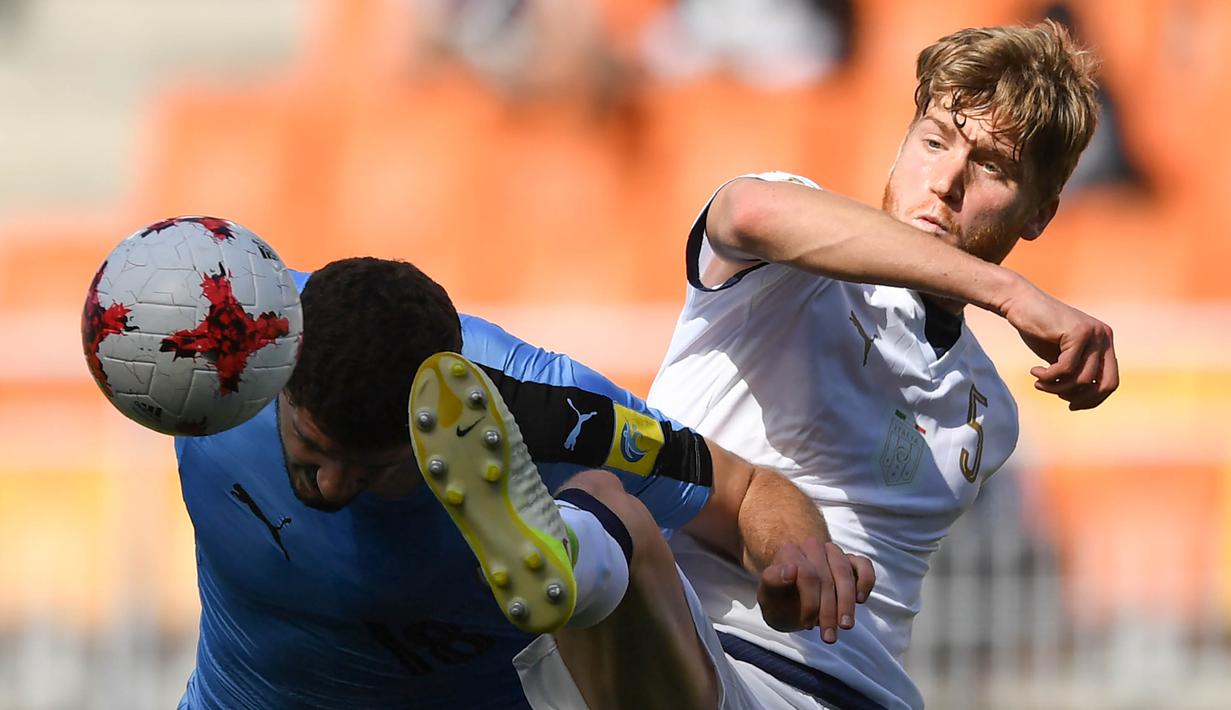 5. Filippo Romagna  (Juventus) – Bek berusia 20 tahun ini digadang-gadang menjadi bek masa depan Italia. Salah satu pilar lini belakang Juventus Primavera ini berhasil membawa Italia meraih gelar juara ketiga Piala Dunia U-20 2017. (AFP/Jung Yeon-Je)
