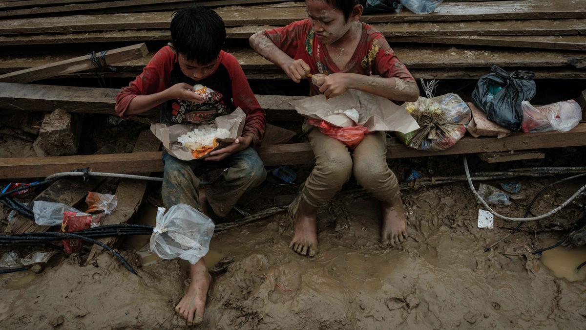 Gangguan Kesehatan Hantui Anak-anak Korban Bencana Banjir Bandang Sumatera